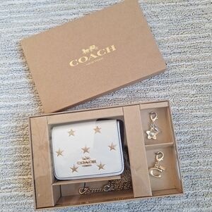 Coach Mini Wallet CW963 NIB, Merlot with Star Print, Detachable Chain & 2 Charms